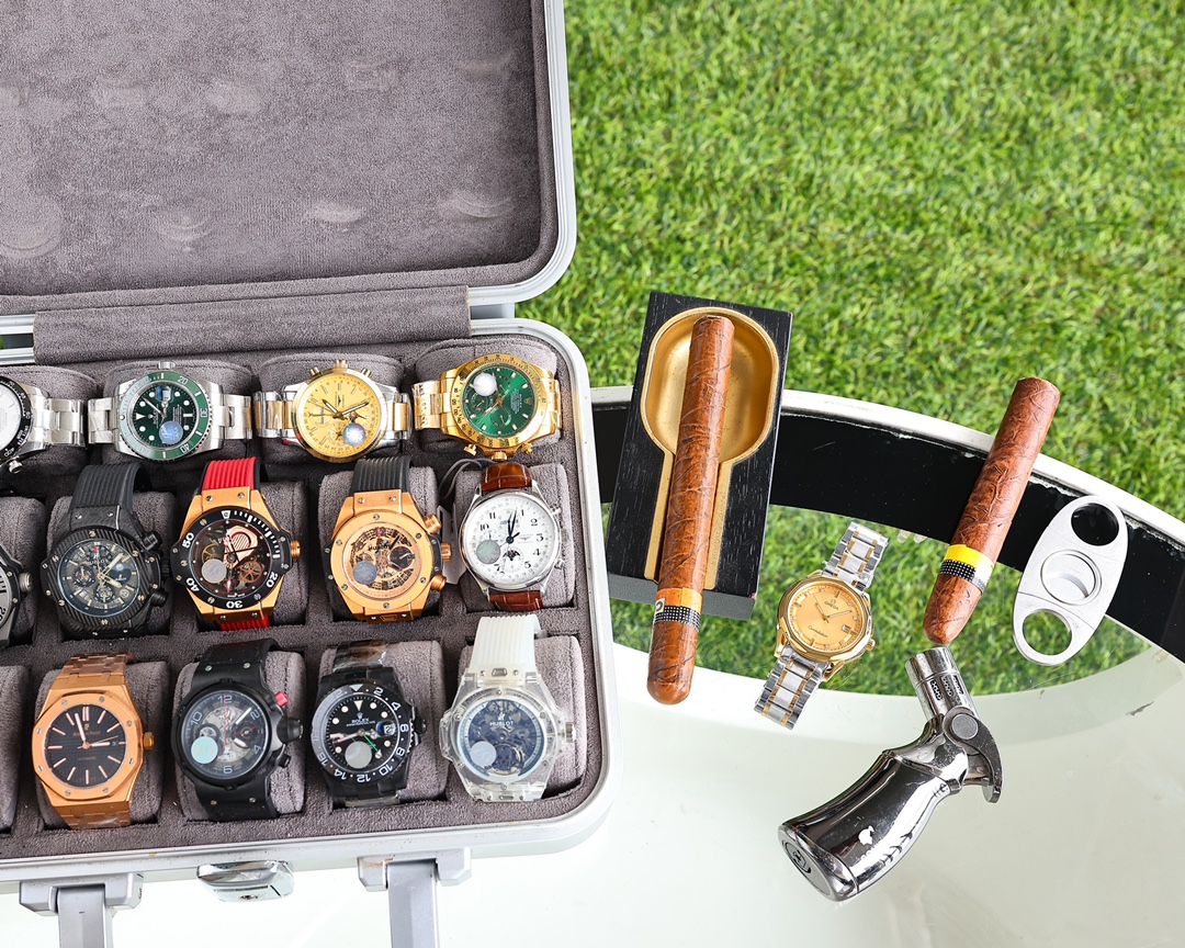 、   劳力士 Rolex  这款腕表承载了 劳力士 Rolex 很多的经典元素：这个系列腕表腕表自诞生之日，就一直是 劳力士 Rolex 最具标志性和辨识度的表款，彰显品牌形象，家族的门面，体现出个性、品味、魅力、实力 机芯搭载全新进口日本机芯，稳定性强 表径直径40MM； 材质316钢材质 镜面蓝宝石玻璃 表带316精钢表带 整体更细腻舒适 匠心力作 欢迎您的品鉴大厂品质欢迎转载