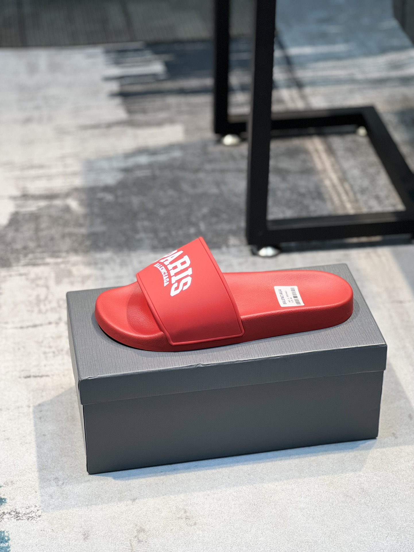 H0 巴黎世家 情侣款～专柜同步 男女拖鞋，休闲宽松舒适型。上图片必爆款