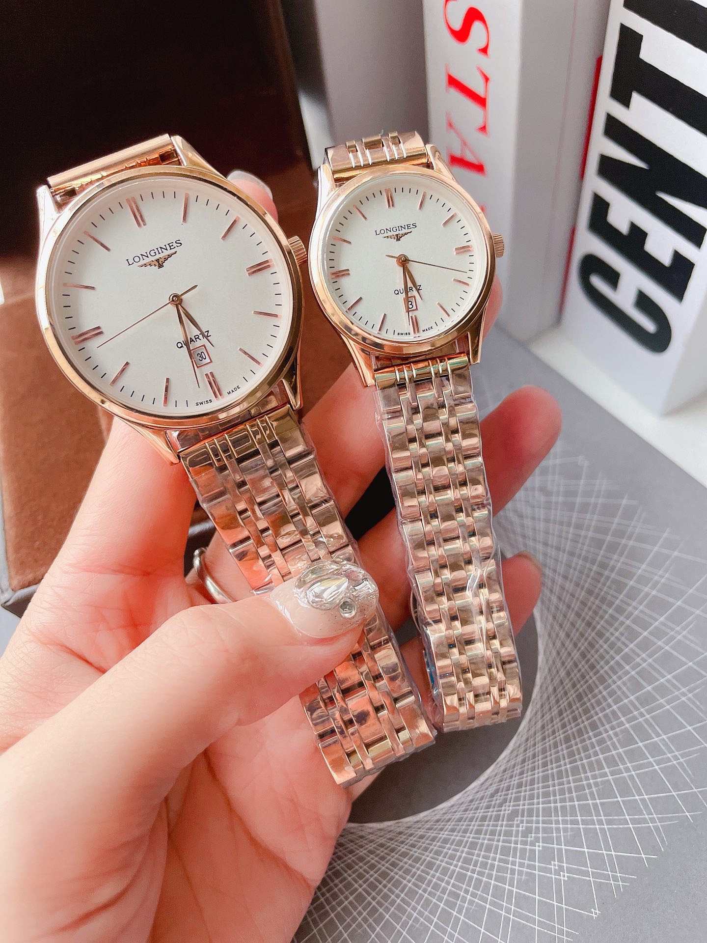 J5  最新经典浪琴  Longines  情侣对表 原装进口石英机芯 钢化玻璃 316L精钢表壳 直径男40mm女30mm 厚8mm如果今天的阳光停止了它耀眼的光芒。那么你的一个微笑，将照亮我的整个世界 实物拍摄 品质如一