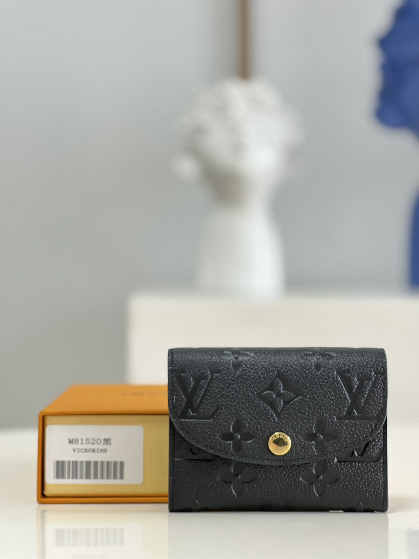 NO:399142,[Exclusive real shot of M81520 black] New women's coin wallet card bag, small and exquisite but extremely practical. This colorful envelope coin wallet is the perfect companion for modern women in urban life. It has a small figure and can easily be put into bags and even clothes. Size 11X8cm v.220, LV [original leather], louis vuitton, wallets19860909【独家实拍M81520黑】新款女士零钱包 卡包 小巧玲珑却极为实用,此款多彩信封式零钱包是现代女性都市生活中的完美伴侣.身材小巧,轻松收入包袋甚至衣袋之中.尺寸11X8cm v.220,LV【原厂皮】,louis vuitton,wallets,Bag