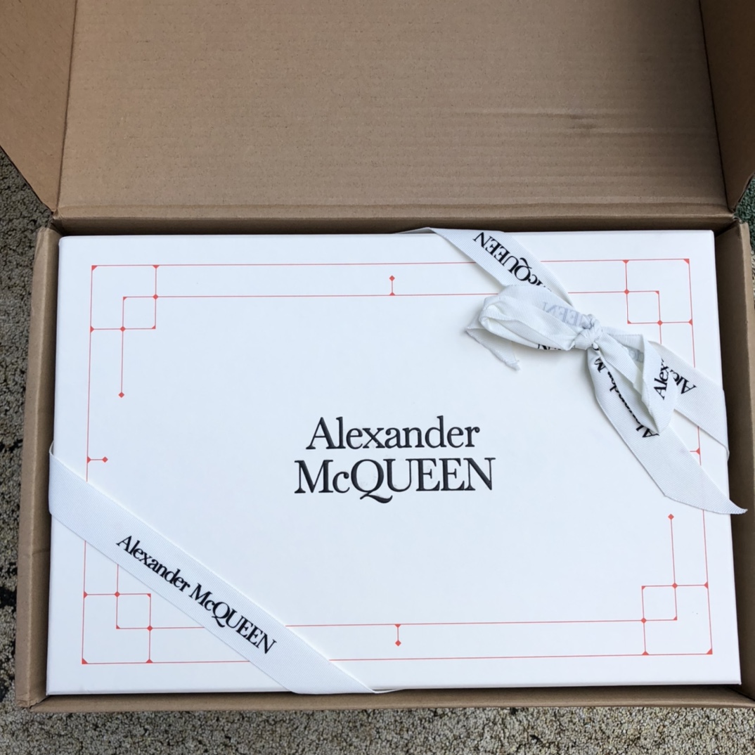 麦昆粉绒尾 Alexander McQueen 麦昆小白鞋
