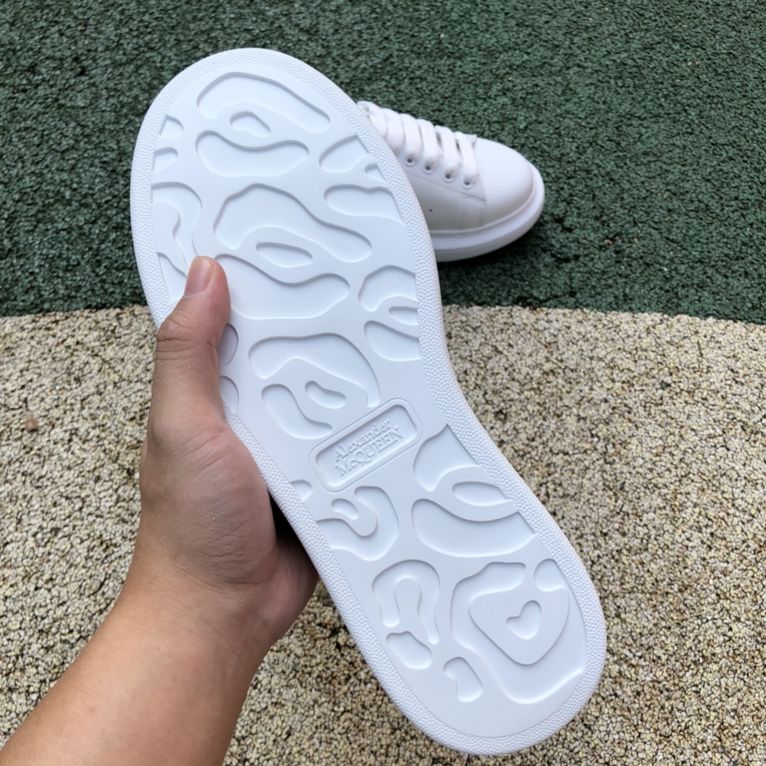 麦昆粉绒尾 Alexander McQueen 麦昆小白鞋