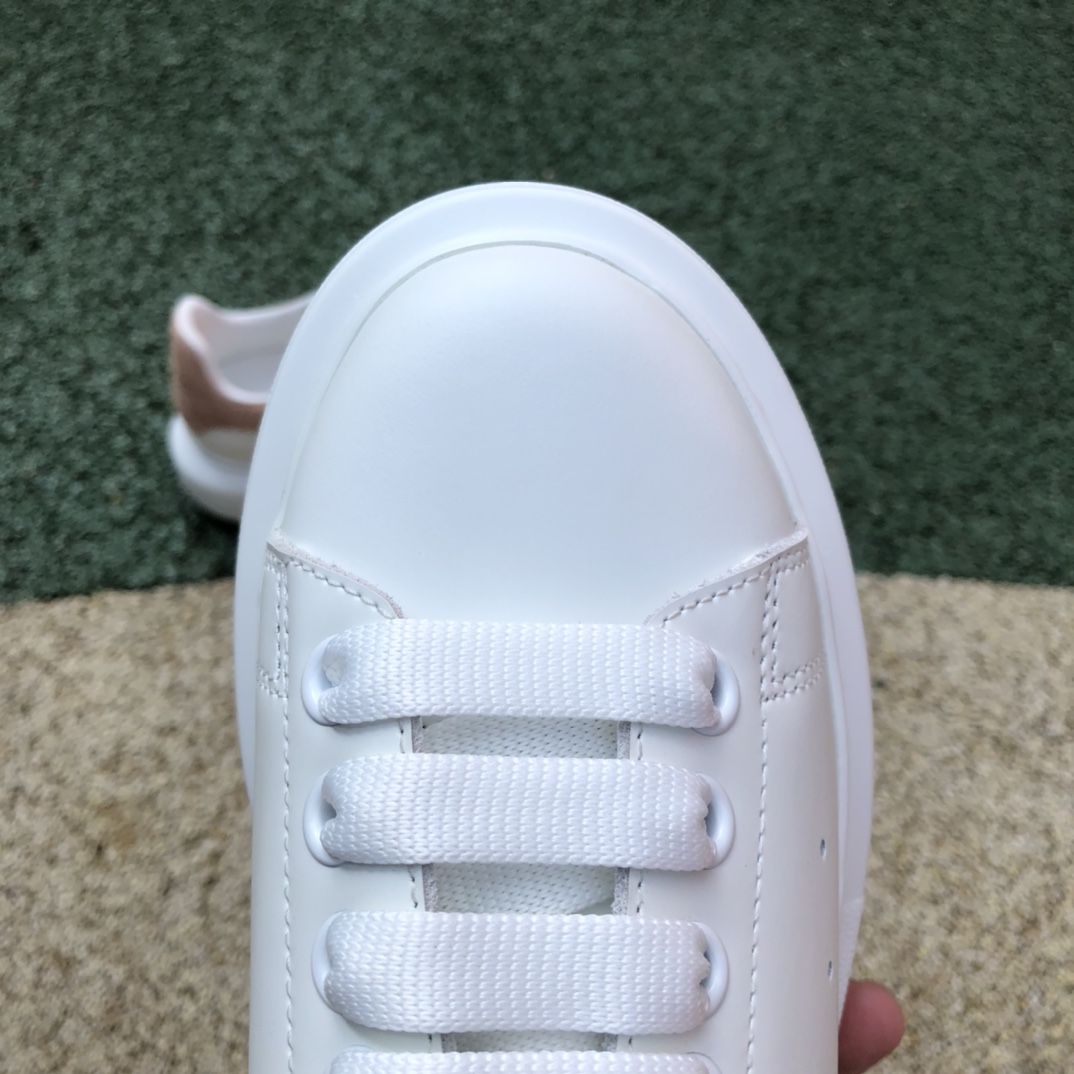麦昆粉绒尾 Alexander McQueen 麦昆小白鞋