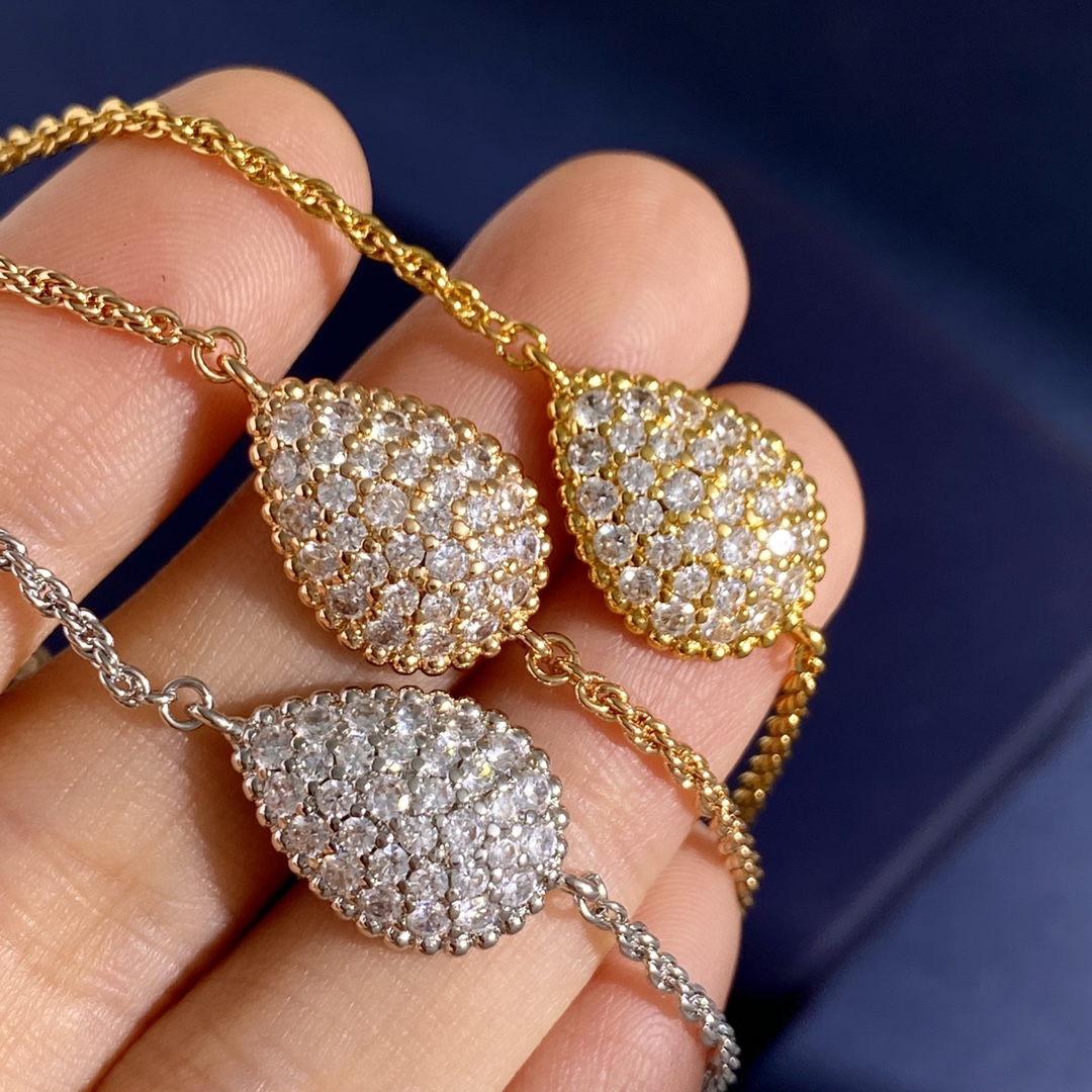 Boucheron’s Snake-Shaped Bracelet with Gold Roses and Diamonds. - 图片 6