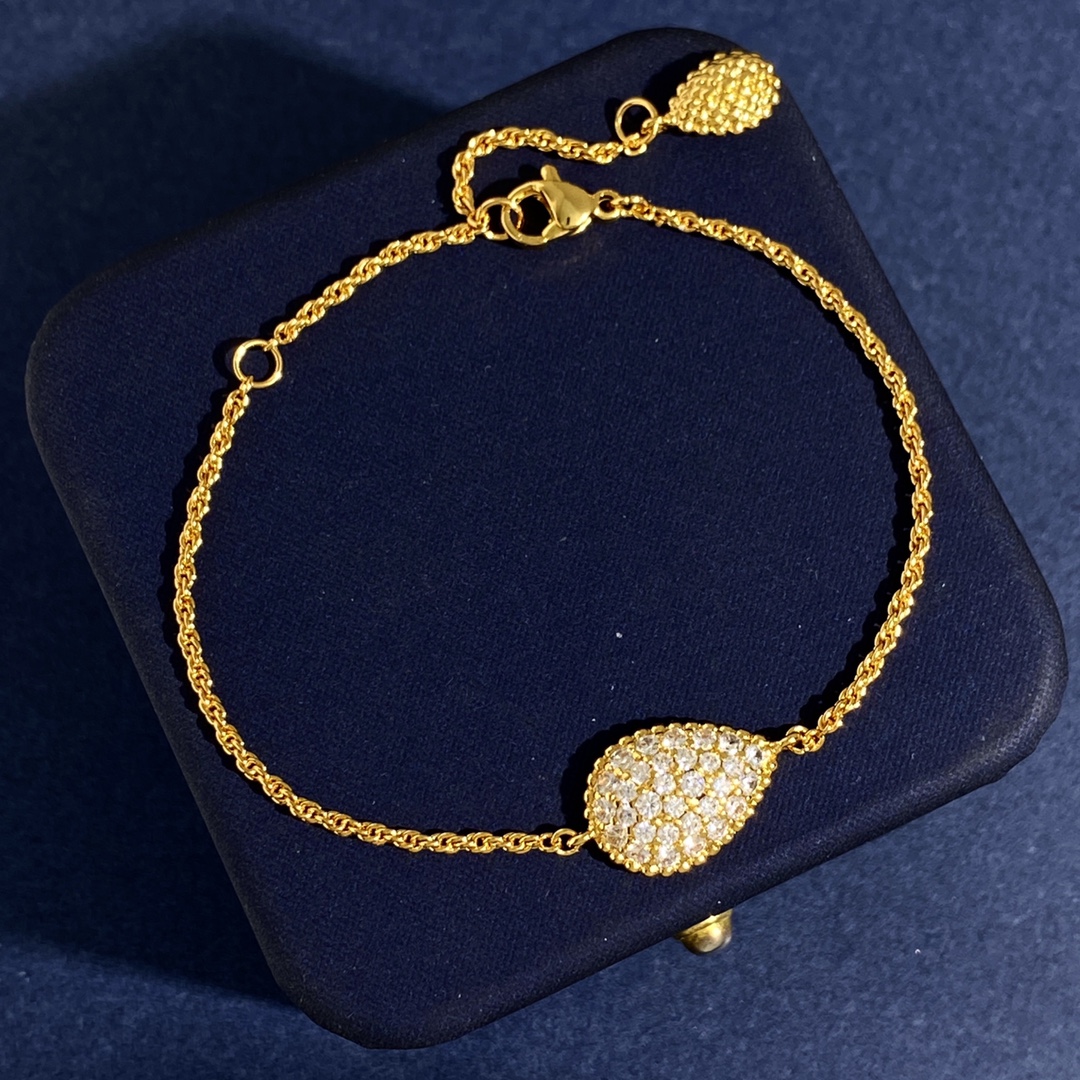 Boucheron’s Snake-Shaped Bracelet with Gold Roses and Diamonds. - 图片 3