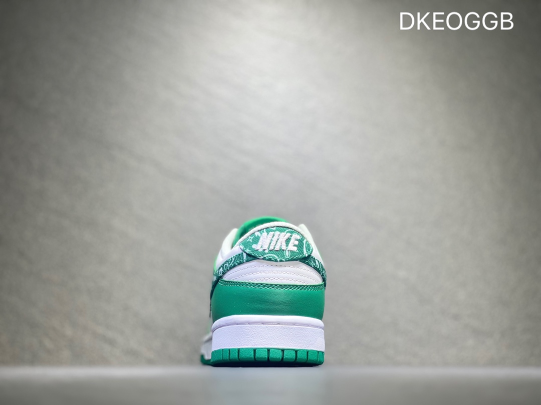 300 NIKE Dunk SB Low 低帮休闲板鞋  DH4401-102