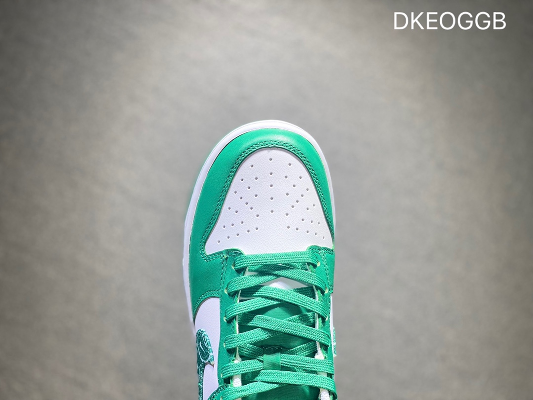 300 NIKE Dunk SB Low 低帮休闲板鞋  DH4401-102