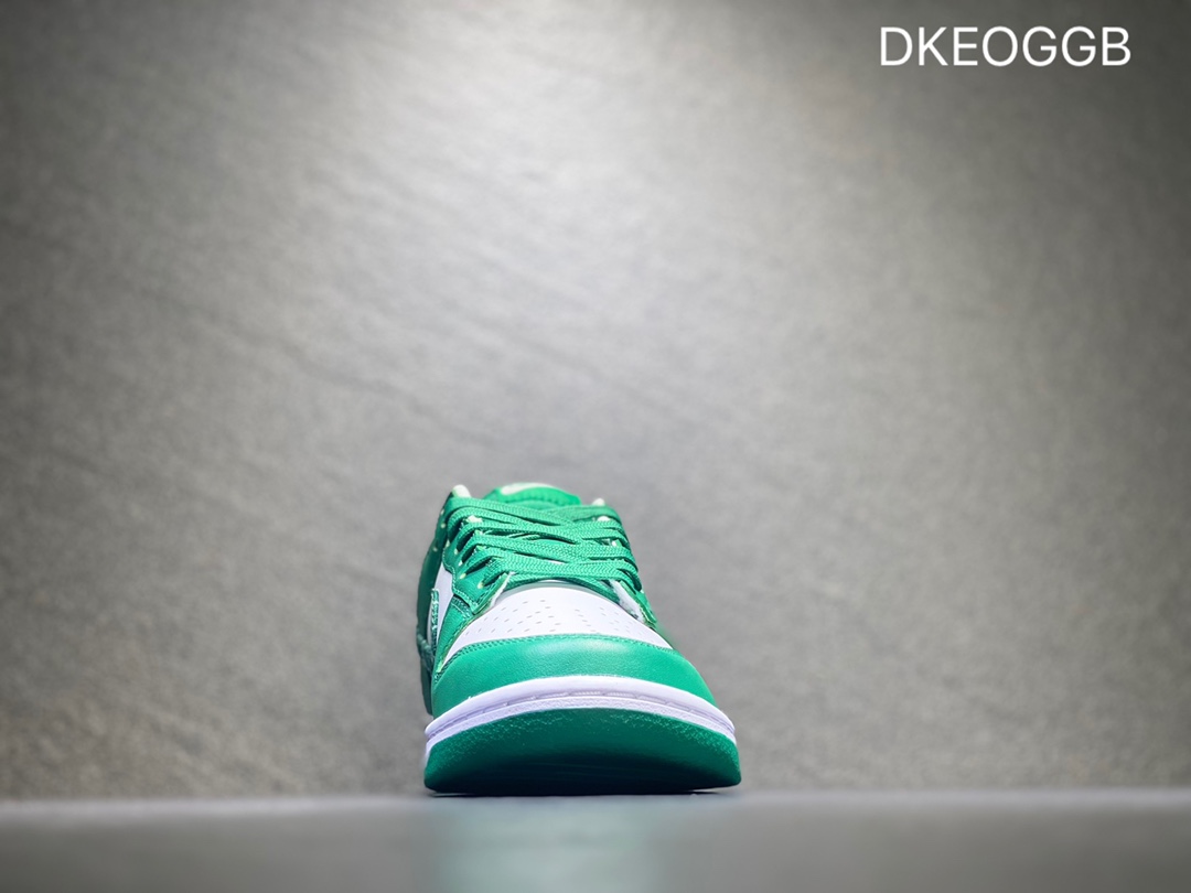 300 NIKE Dunk SB Low 低帮休闲板鞋  DH4401-102