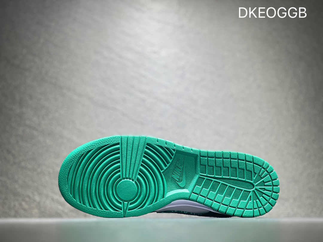 300 NIKE Dunk SB Low 低帮休闲板鞋  DH4401-102