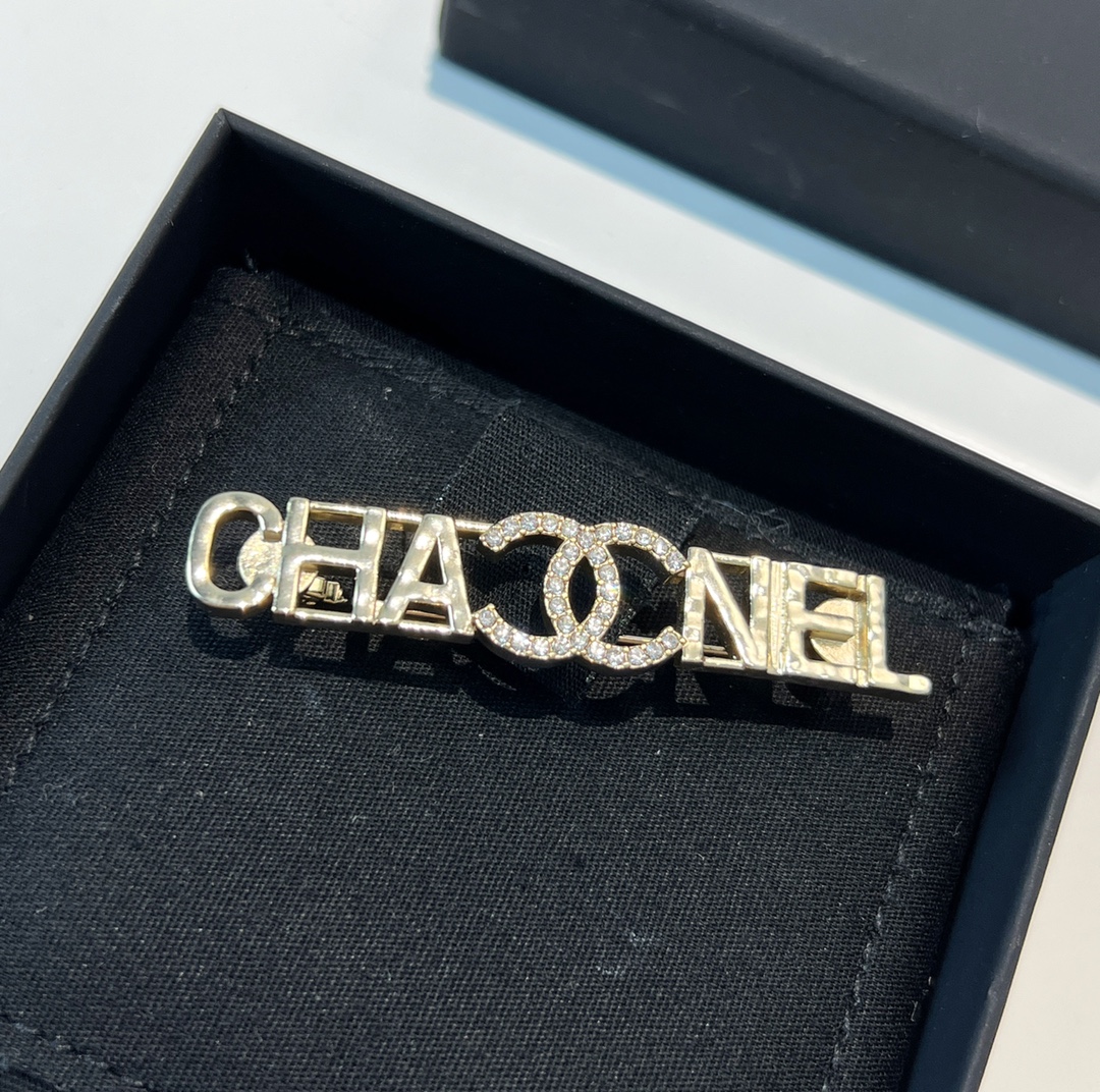 新款☑️CHANEL香奈儿双c字母胸针
