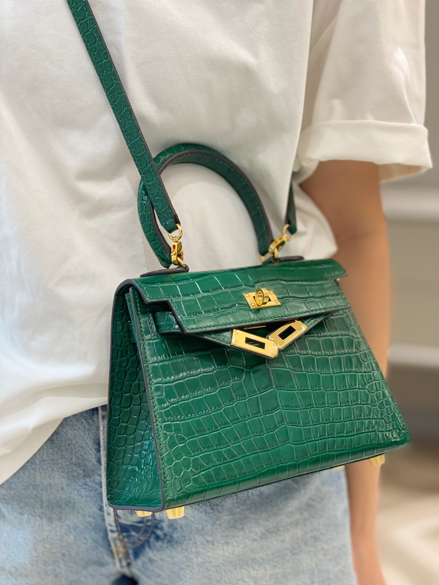 Versace Classic Handcrafted Luxury Leather Shoulder Bag Ref.6957CDB9 2