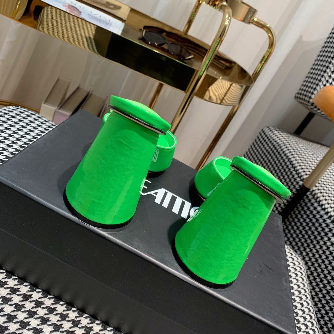 Fashionable Italian Imports: THEEATTICO Sandals with Bold Design and Comfort - 图片 6