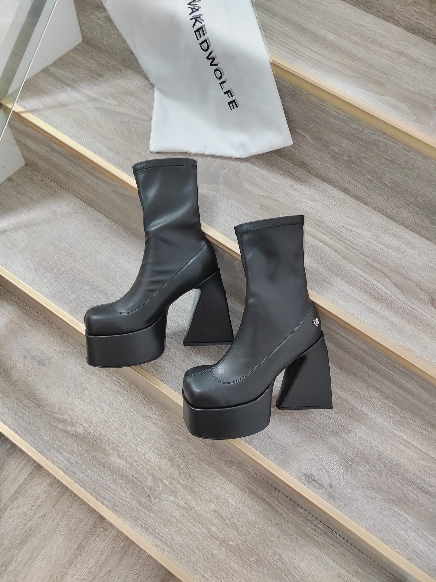 New 2022 NakedWolfe Shoes: High-Powered, Water-Protected, Custom-Made, Slide-Resistant.