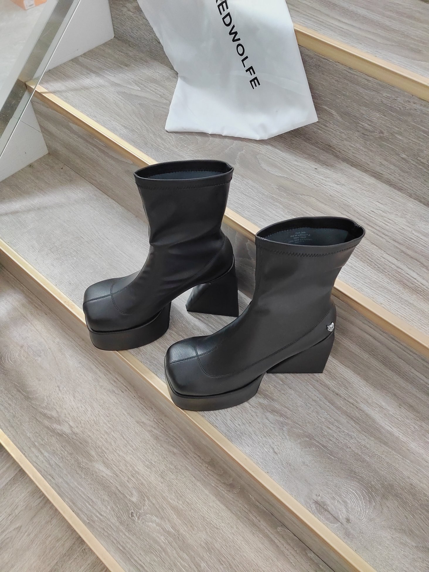 New 2022 NakedWolfe Shoes: High-Powered, Water-Protected, Custom-Made, Slide-Resistant. - 图片 7