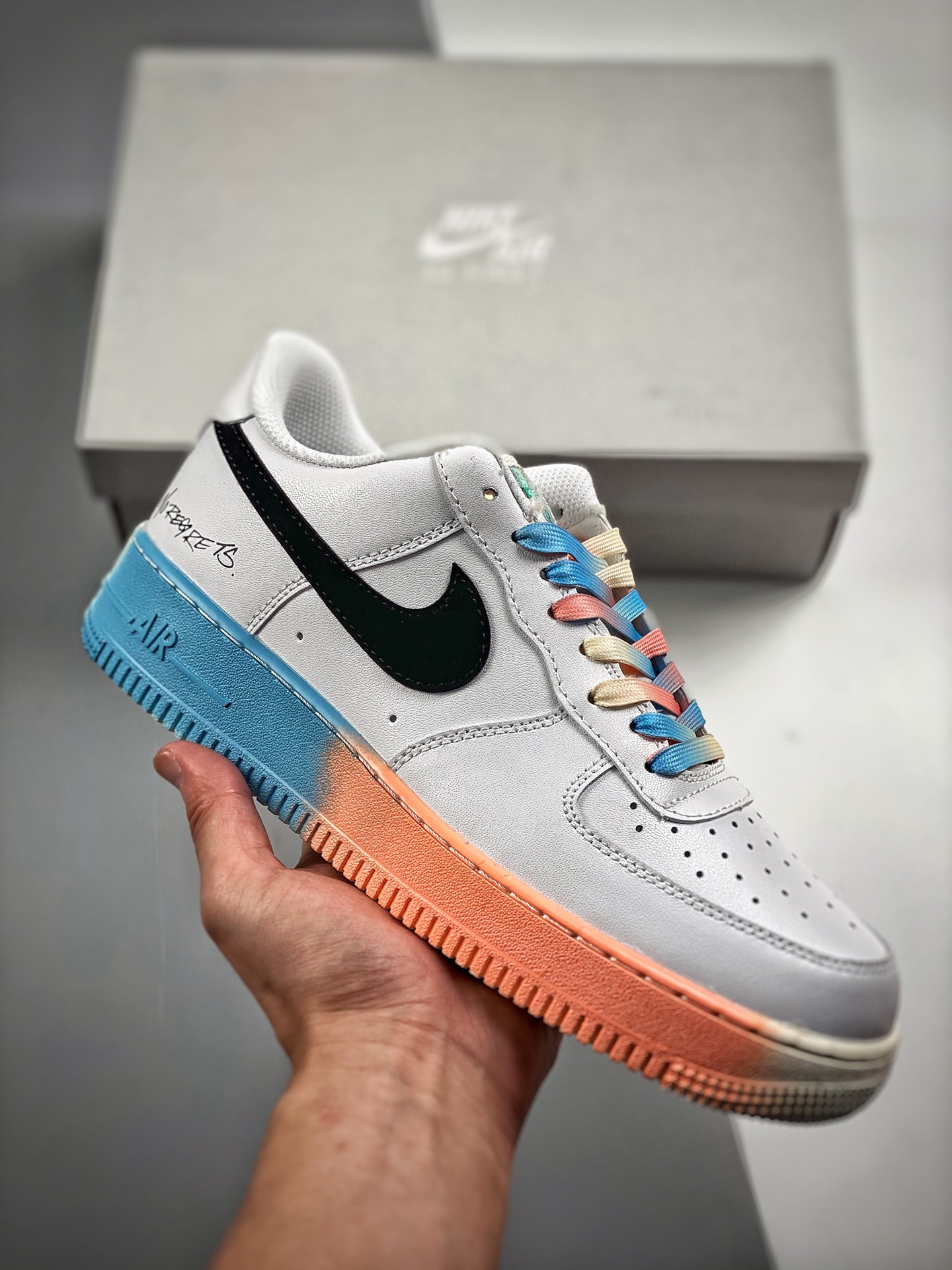 -4 Nike Air Force 1 Low'07 Blanco, rojo y azul, graffiti de videojuegos, zapatilla casual de caña baja de la Fuerza Aér…