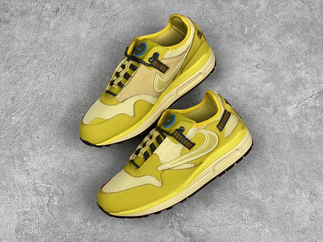 G0 公司级 Travis Scott x Nike Air Max 1″ Wheat/Lemon”改版款低帮复古百搭休闲运动慢跑鞋Travis Scott x Nike Air Max 1 “Cactus Jack” 鞋侧的 Swoosh 依旧进行了倒置处理，也是 Travis Scott 的标志性设计。鞋款后跟处点缀有三角形 Logo，鞋底部分采用黄色搭配深色外底打造。鞋舌、鞋跟均有彰显联名身份的图案装点，材质上则是尼龙网面、磨砂皮革等组合而成，质感、细节均有着不错的表现