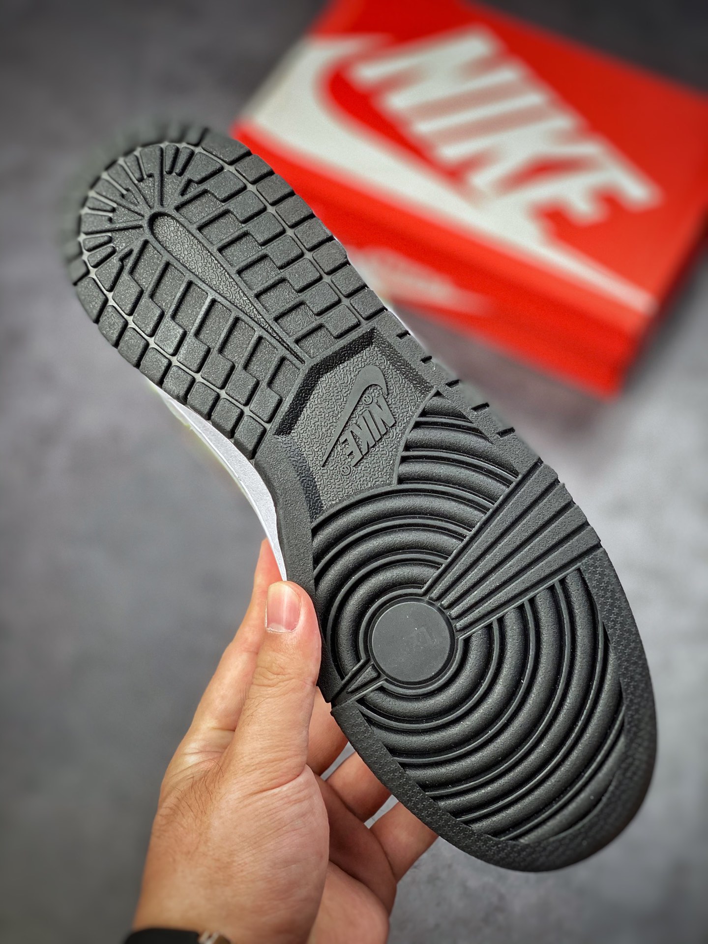 200 Nike SB Dunk Low 彩虹涂鸦DV6482-100