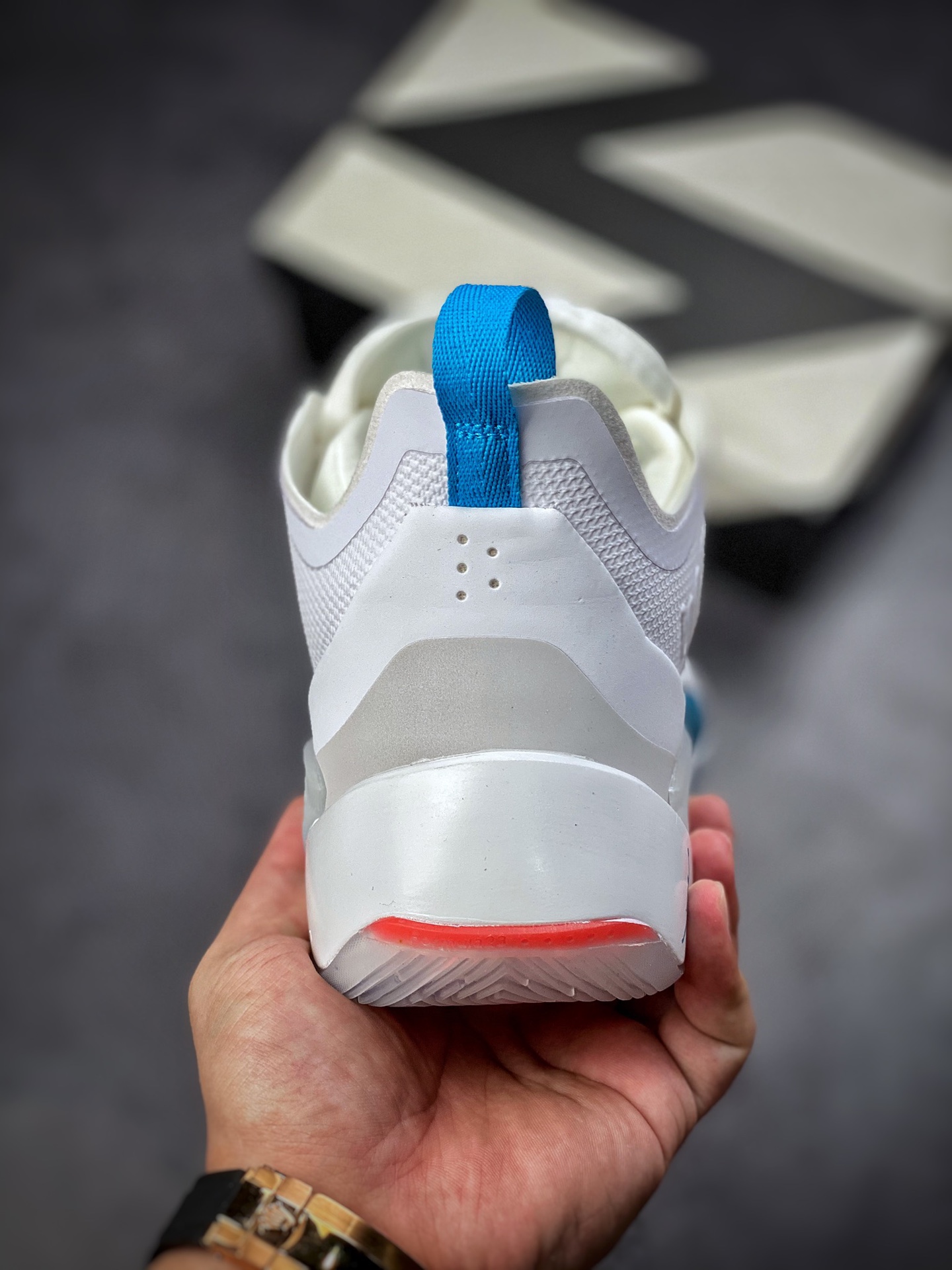 220 Jordan Luka 1 东契奇签名篮球鞋 DN1772-104