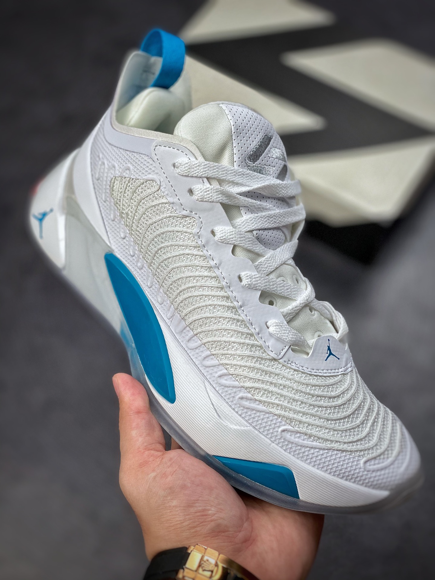 220 Jordan Luka 1 东契奇签名篮球鞋 DN1772-104
