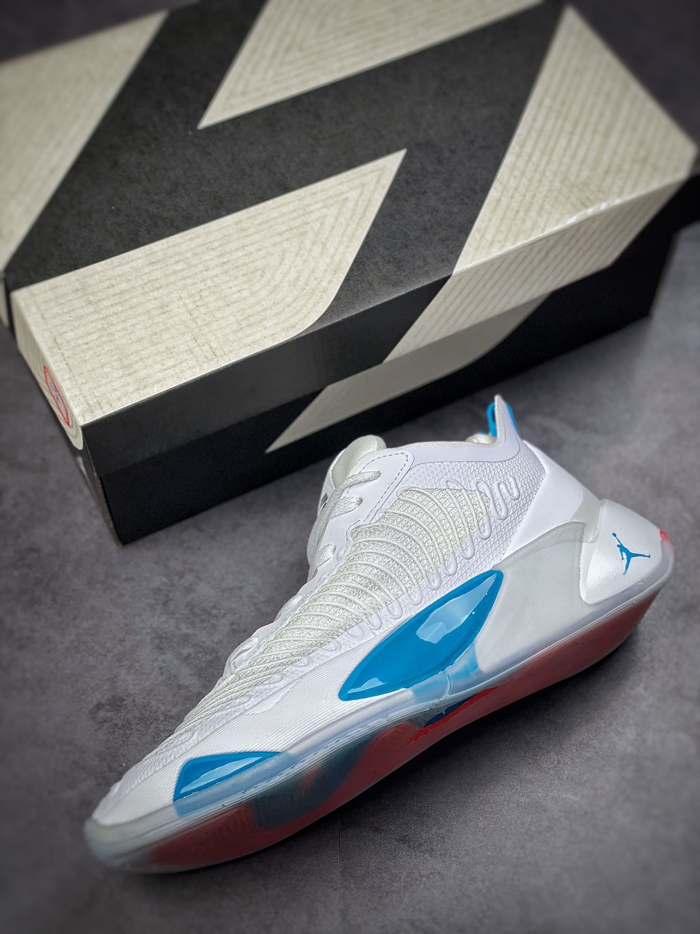 220 Jordan Luka 1 东契奇签名篮球鞋 DN1772-104