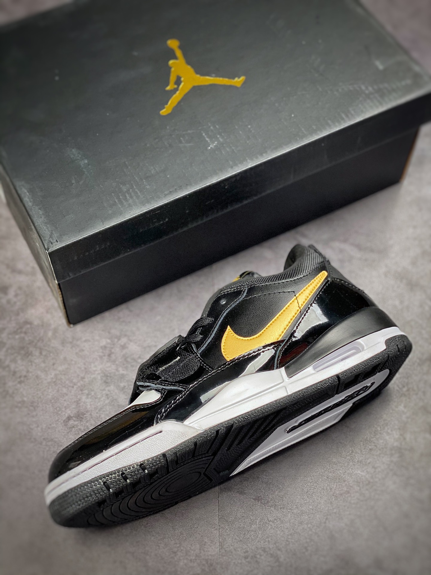 200 Air Jordan Legacy 312 漆皮黑金 CD7069-071