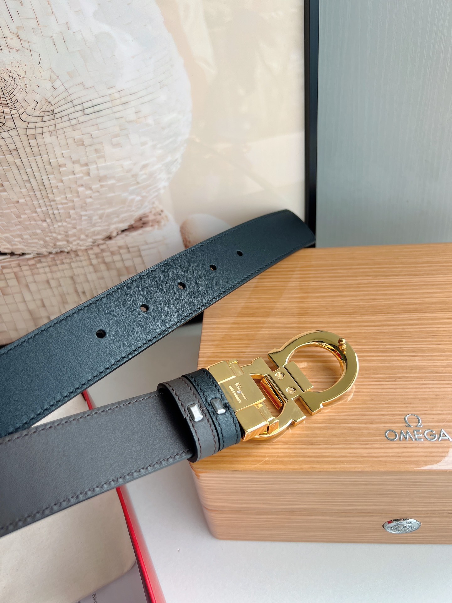 Ferragamo菲拉格慕   8字扣斜内廓抛光双面用头层牛皮腰带3.5cm