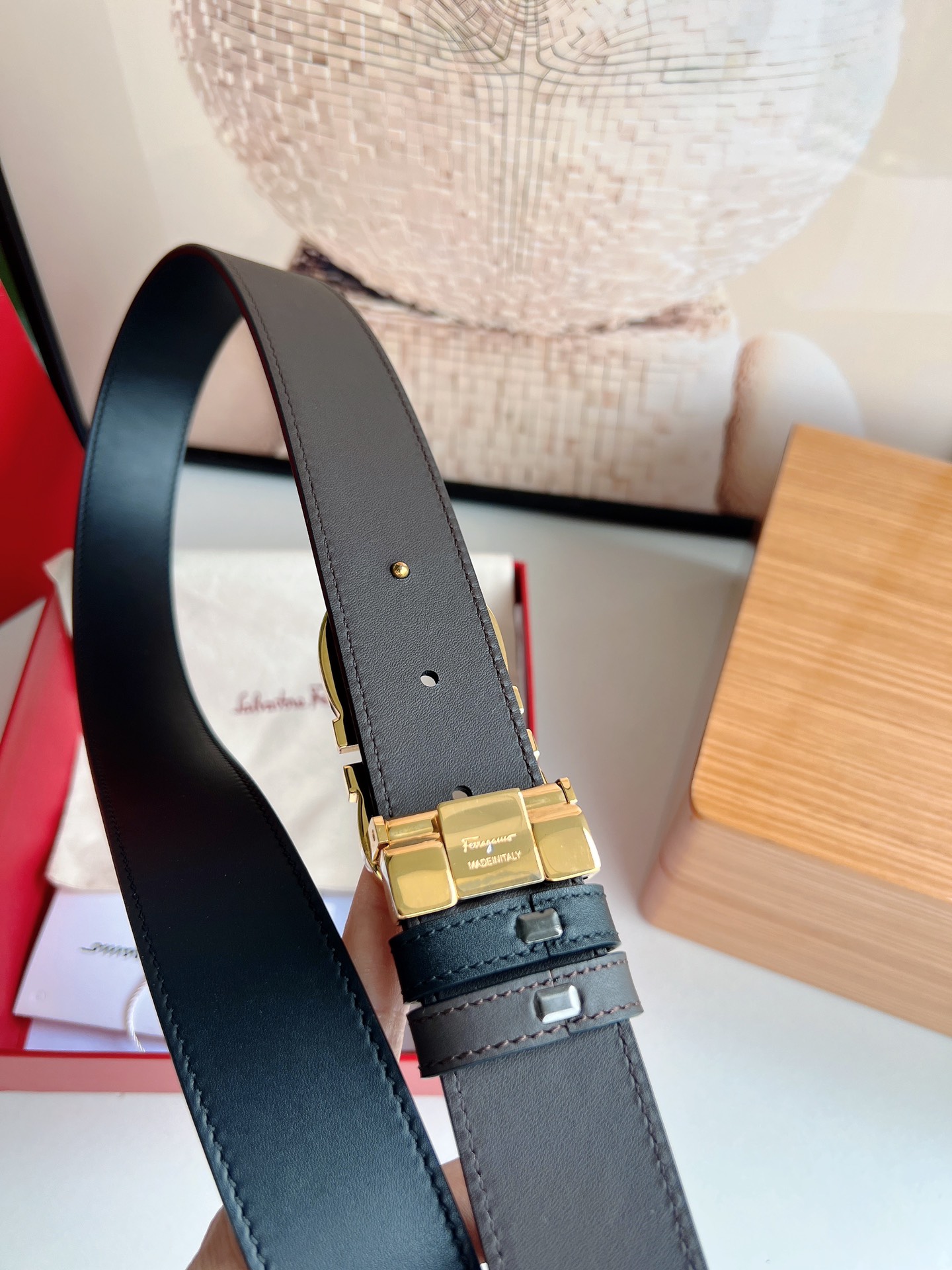 Ferragamo菲拉格慕   8字扣斜内廓抛光双面用头层牛皮腰带3.5cm