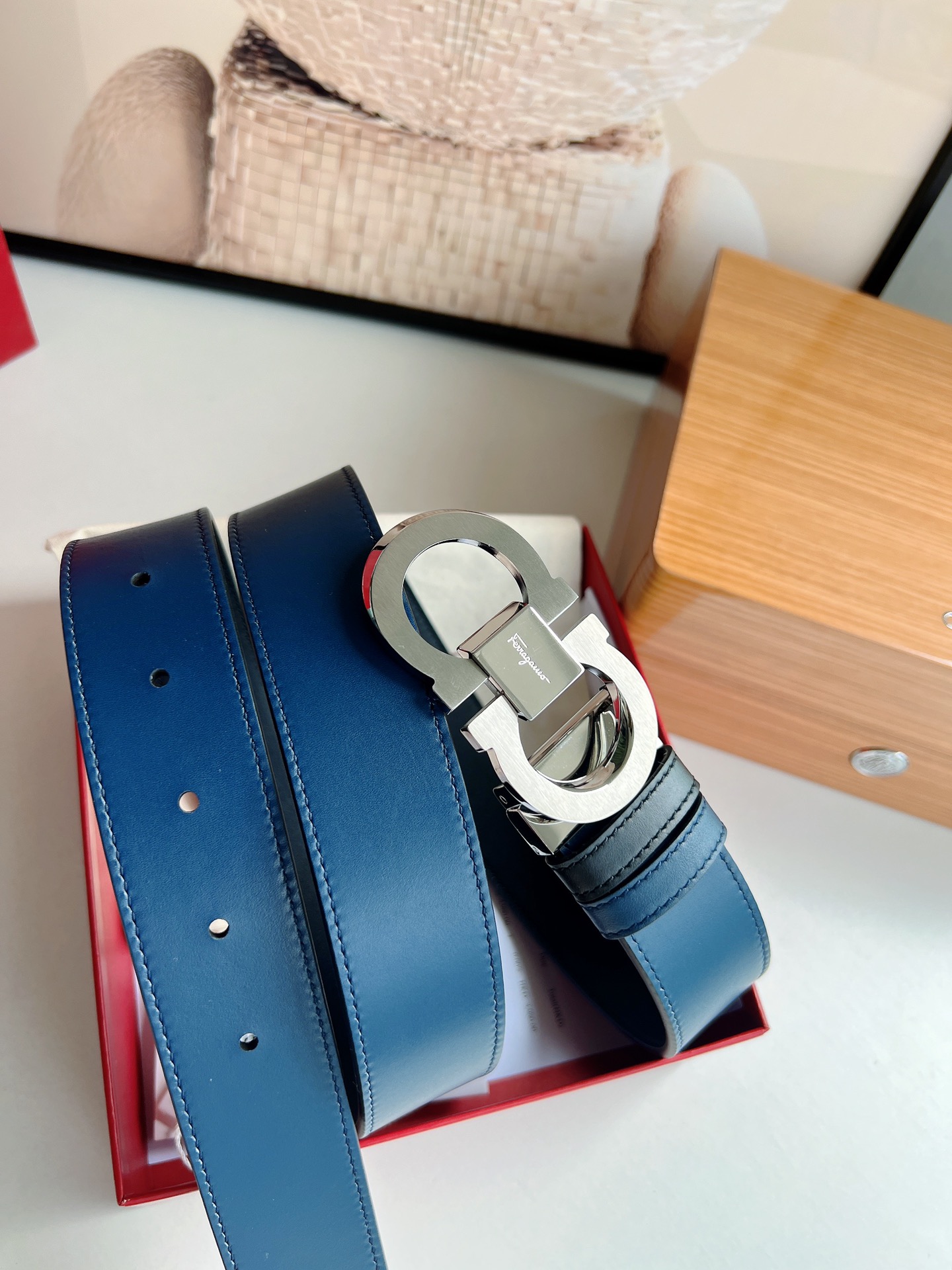 Ferragamo菲拉格慕   8字扣斜内廓抛光双面用头层牛皮腰带3.5cm