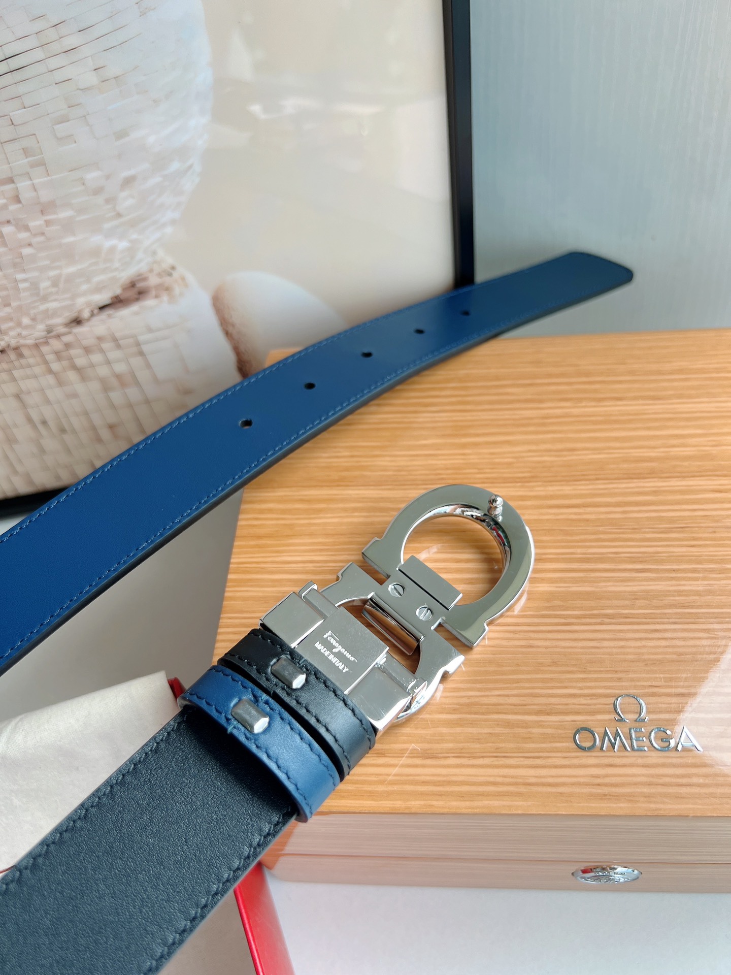 Ferragamo菲拉格慕   8字扣斜内廓抛光双面用头层牛皮腰带3.5cm