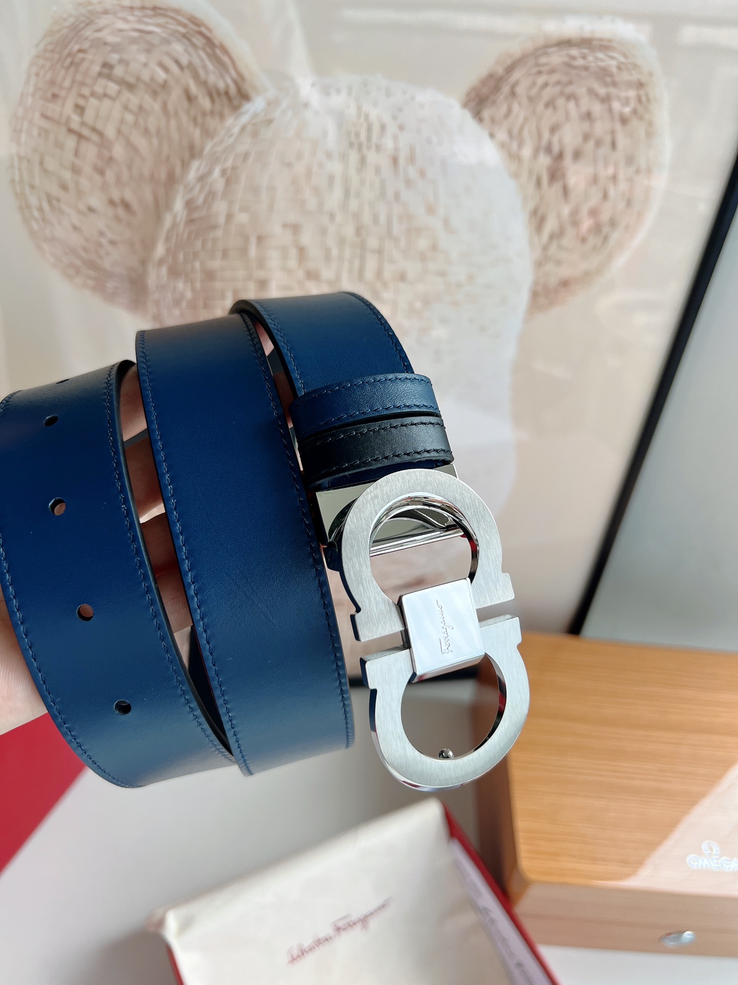 Ferragamo菲拉格慕   8字扣斜内廓抛光双面用头层牛皮腰带3.5cm