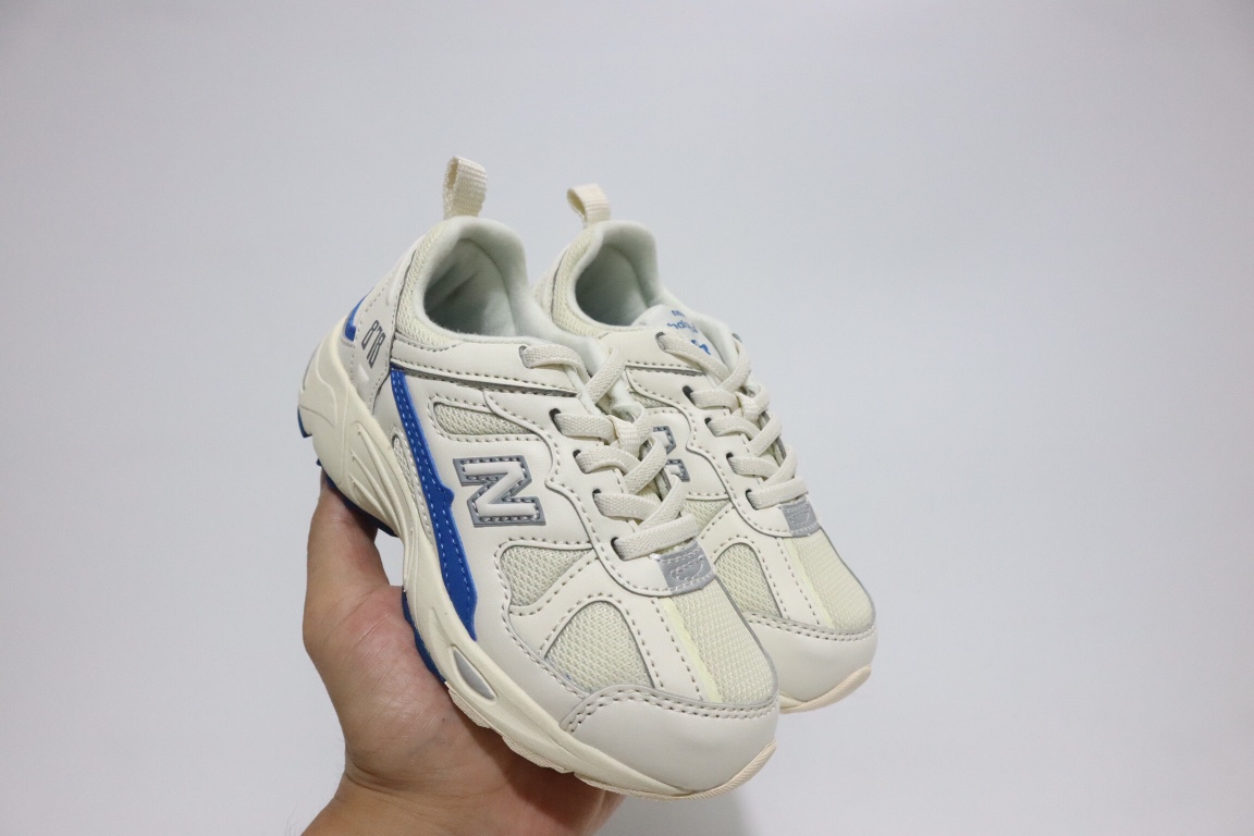 图片[4]-专G版牛B新款878松紧带儿童运动鞋 尺码：26-37码 市面上最顶级版，懂得入🛒 颜值天花板878系列 潮童必备单品❤️ 拼皮网面透气舒适☁️ 橡胶耐磨防滑大底，脚感超舒适✌🏻 松紧带设计，贴合脚背，呵护宝贝日常跑跳👍🏻-选品中心