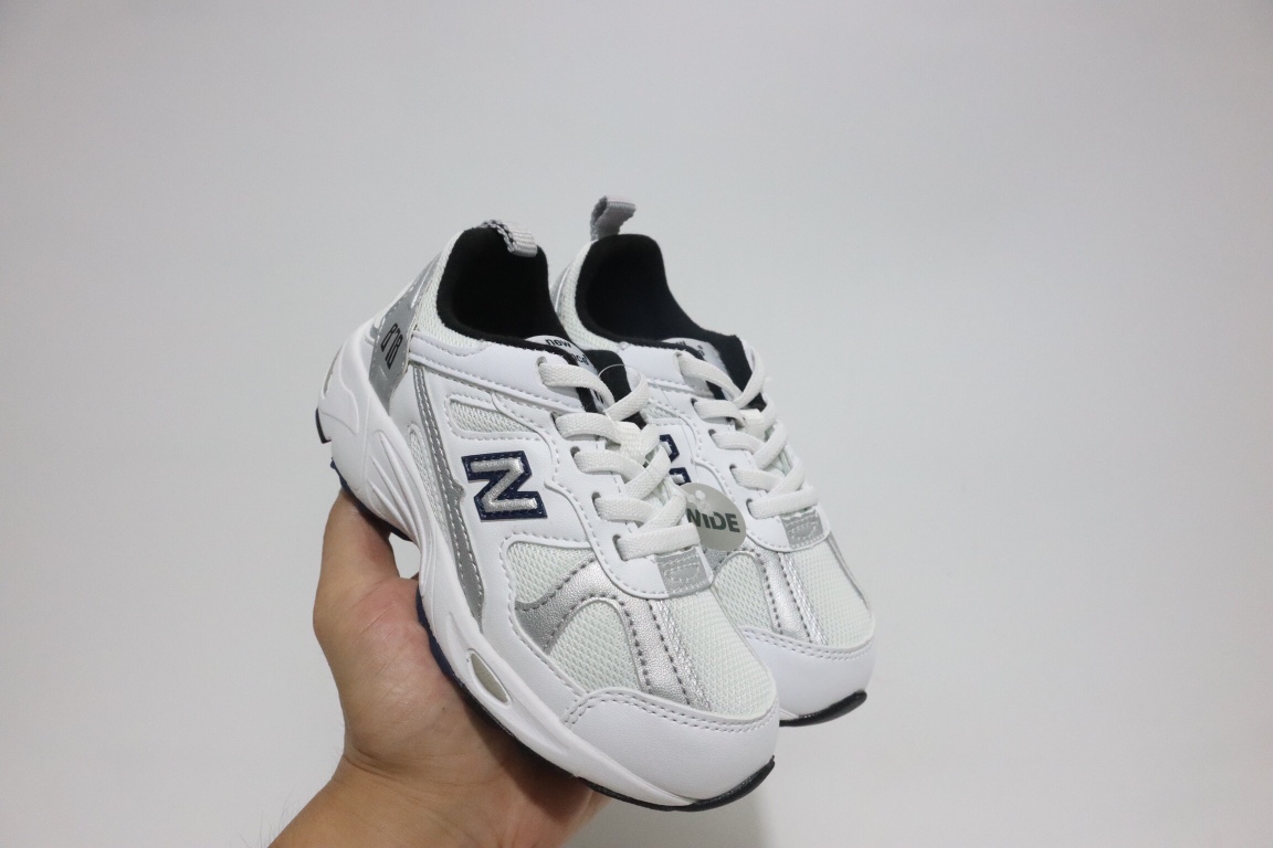 图片[3]-专G版牛B新款878松紧带儿童运动鞋 尺码：26-37码 市面上最顶级版，懂得入🛒 颜值天花板878系列 潮童必备单品❤️ 拼皮网面透气舒适☁️ 橡胶耐磨防滑大底，脚感超舒适✌🏻 松紧带设计，贴合脚背，呵护宝贝日常跑跳👍🏻-选品中心