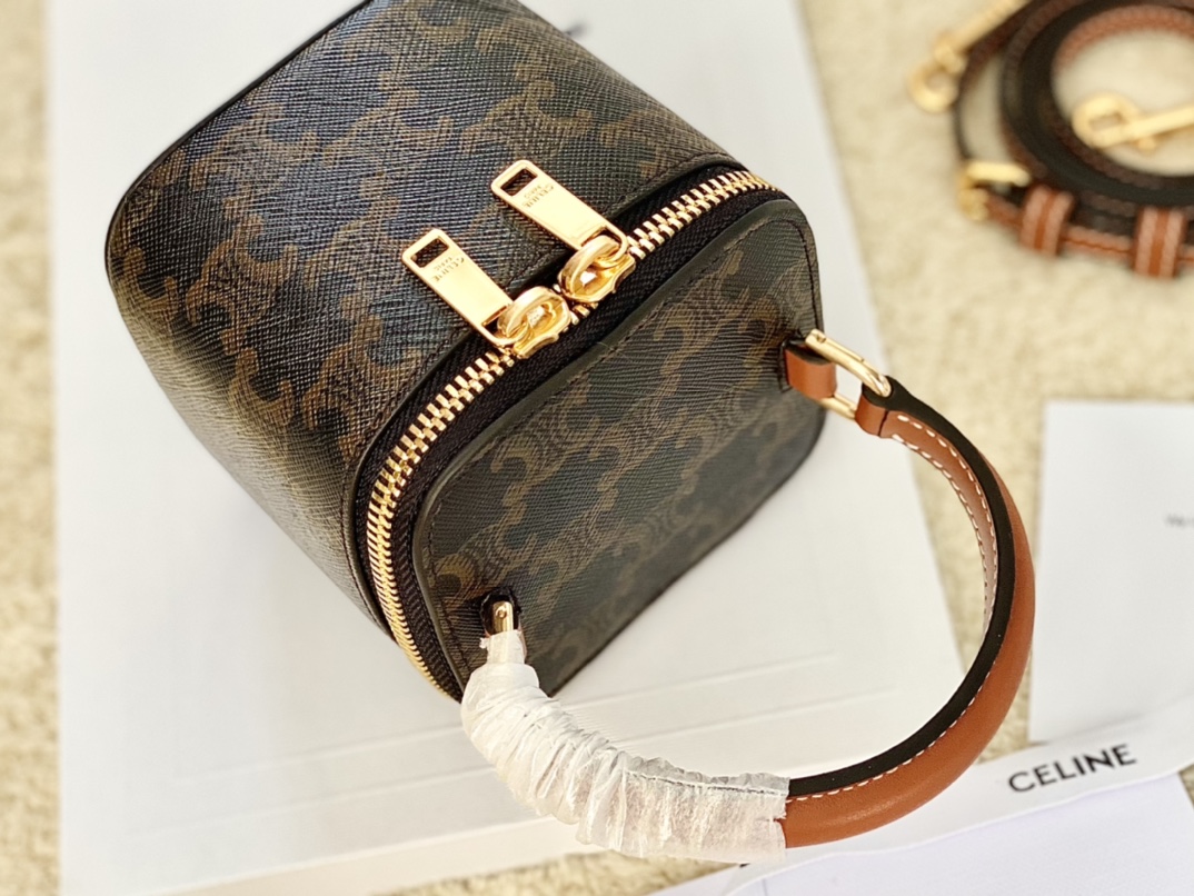 CELINE赛琳22新款迷你标志牛皮革小盒子包10J762