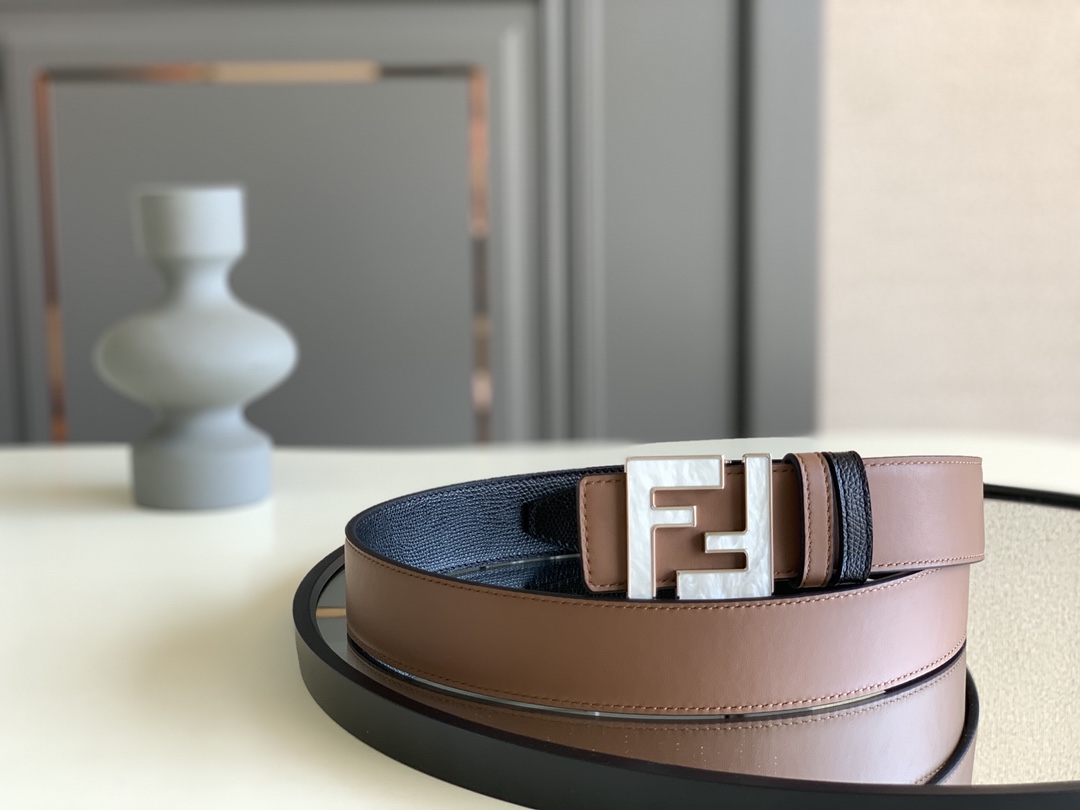 Fendi 五金做工精细 线条流畅 表面光滑 𝐙𝐏电镀工艺 香港通关【𝐇𝐀𝐀𝐒】 进口皮料