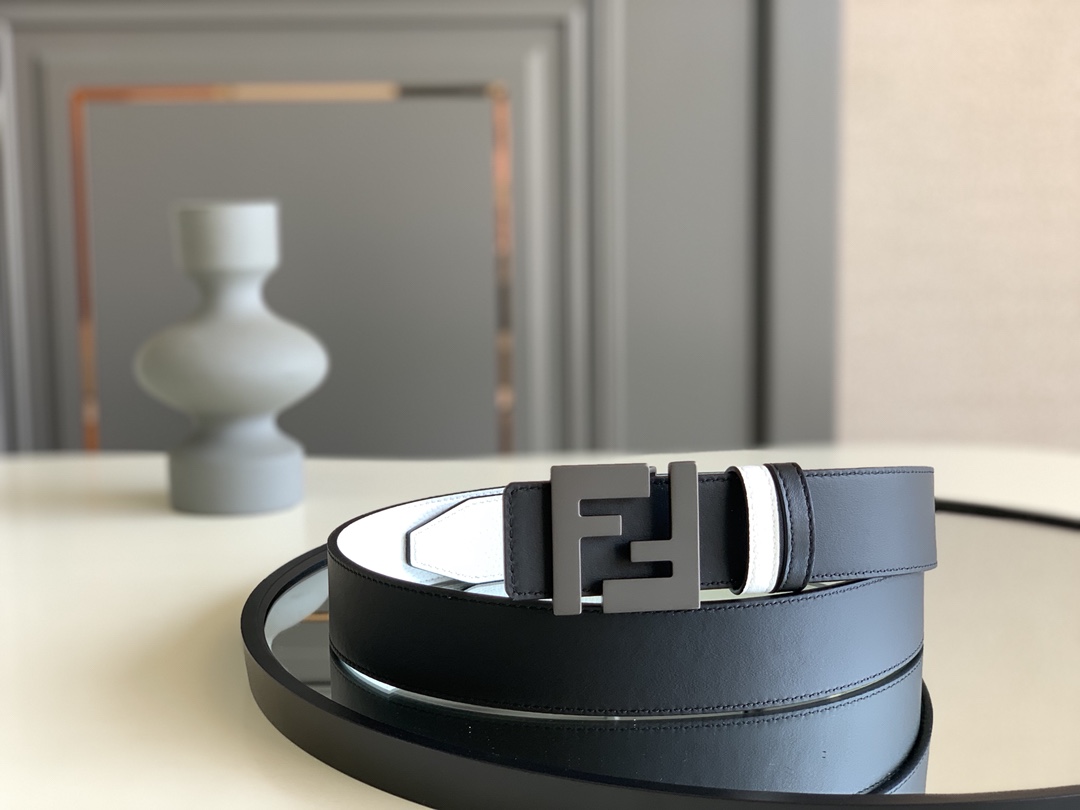 Fendi 五金做工精细 线条流畅 表面光滑 𝐙𝐏电镀工艺 香港通关【𝐇𝐀𝐀𝐒】 进口皮料