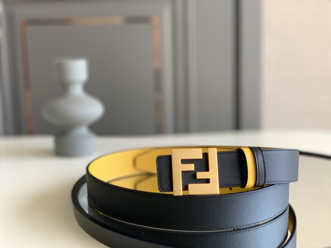 Fendi 五金做工精细 线条流畅 表面光滑 𝐙𝐏电镀工艺 香港通关【𝐇𝐀𝐀𝐒】 进口皮料