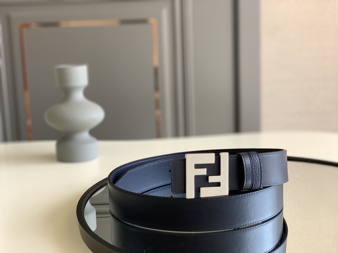 Fendi 五金做工精细 线条流畅 表面光滑 𝐙𝐏电镀工艺 香港通关【𝐇𝐀𝐀𝐒】 进口皮料