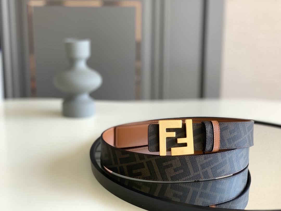 Fendi 五金做工精细 线条流畅 表面光滑 𝐙𝐏电镀工艺 香港通关【𝐇𝐀𝐀𝐒】 进口皮料