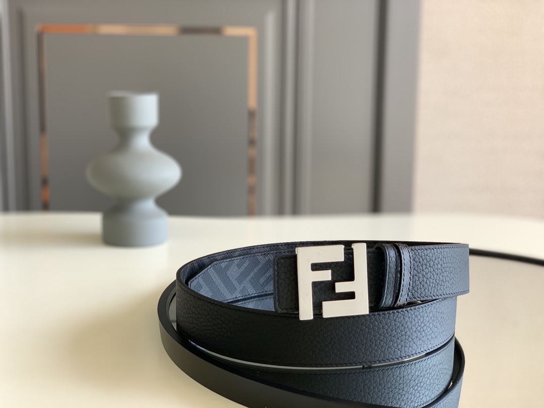 Fendi 五金做工精细 线条流畅 表面光滑 𝐙𝐏电镀工艺 香港通关【𝐇𝐀𝐀𝐒】 进口皮料
