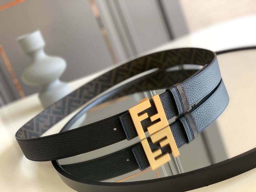 Fendi 五金做工精细 线条流畅 表面光滑 𝐙𝐏电镀工艺 香港通关【𝐇𝐀𝐀𝐒】 进口皮料