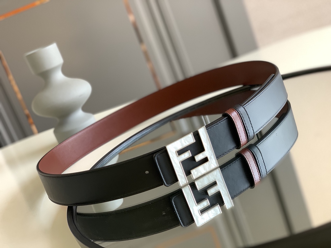 Fendi 五金做工精细 线条流畅 表面光滑 𝐙𝐏电镀工艺 香港通关【𝐇𝐀𝐀𝐒】 进口皮料
