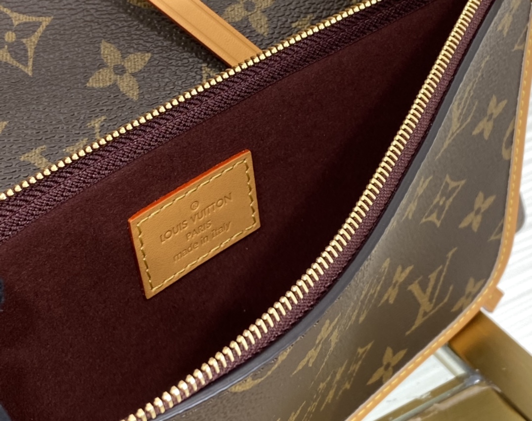 Louis Vuitton M46197 Monogram shoulder