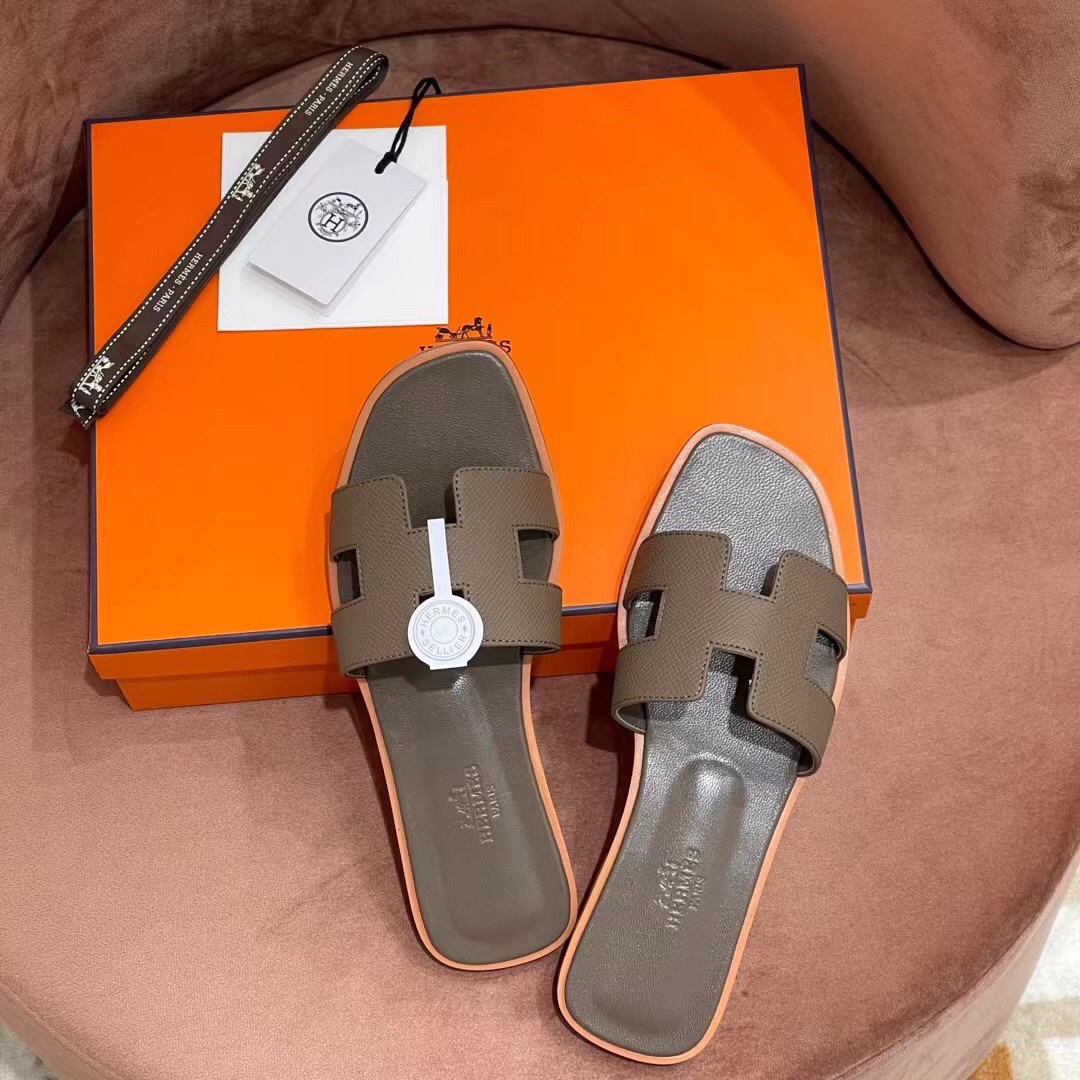 Réplica en línea
 Hermes Zapatos Pantuflas Ceniza de elefante Gris Costura Colección verano