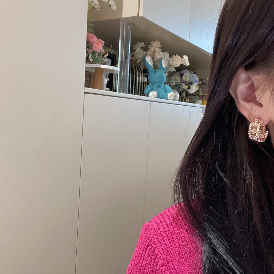 NO:631870,VCA kaleidoscope earrings,88280,,earrings,Cardia high-end jewelry19860909VCA万花筒耳环,88280,,earrings,卡迪亚高端饰品,Jewelry