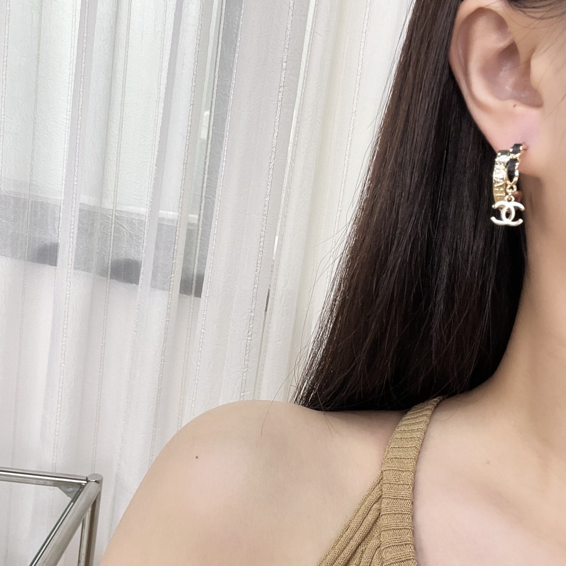 新款☑️CHANEL香奈儿c2双c黑皮绳字母耳钉耳环