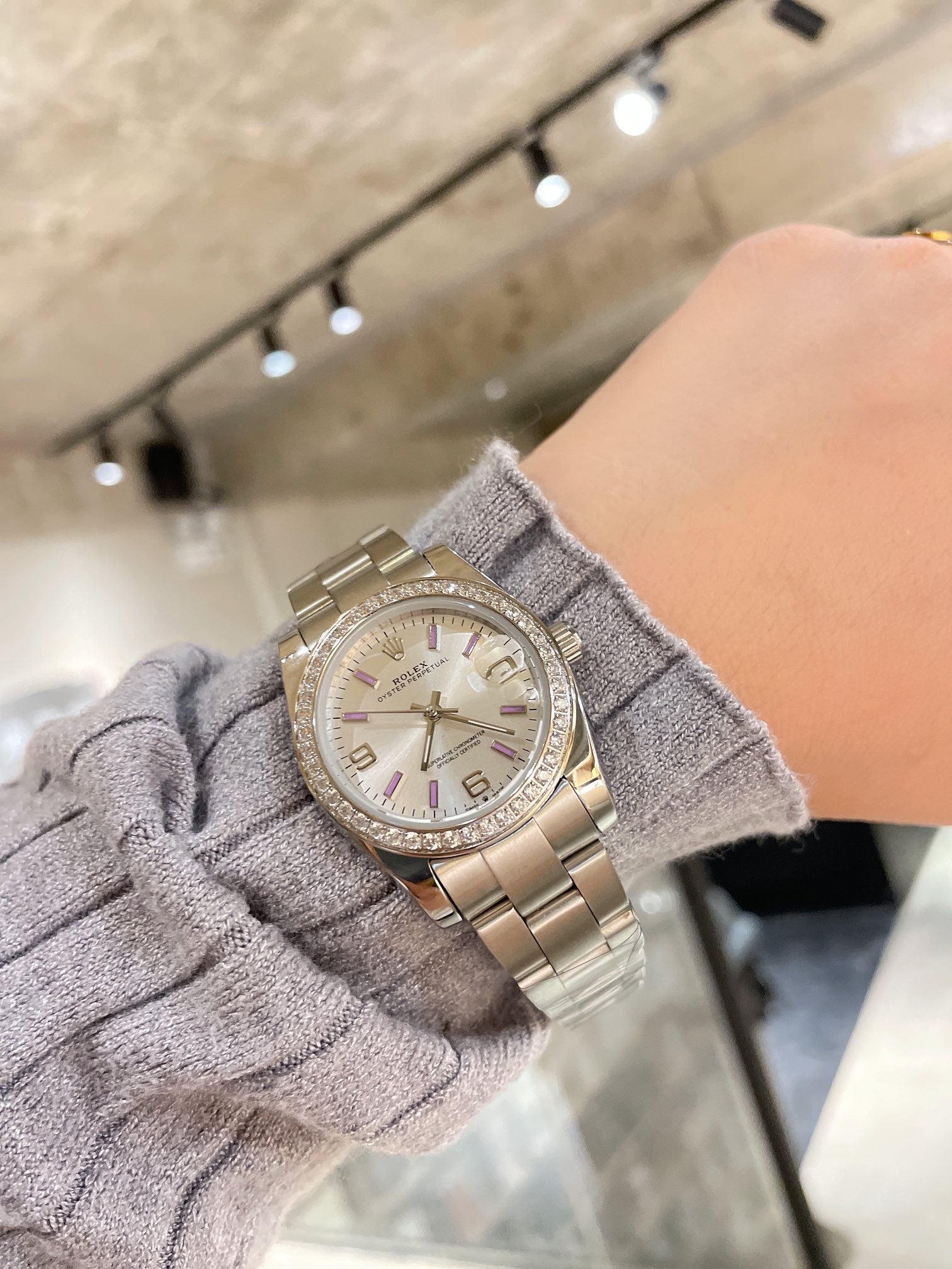 K0   劳力士 Rolex  日志 系列经典女款 实芯三珠钢带-原装压扣  设计显出独特高贵优雅女神气质316精钢表壳搭配施华洛世奇水晶钻石，纯手工镶嵌而成，女性气质，高端大气，不显浮华的风格广受成功人士喜爱，逐渐深刻人心，并备受各界女士推重。工艺精湛，糅合尊贵、典雅和独特气质于一身