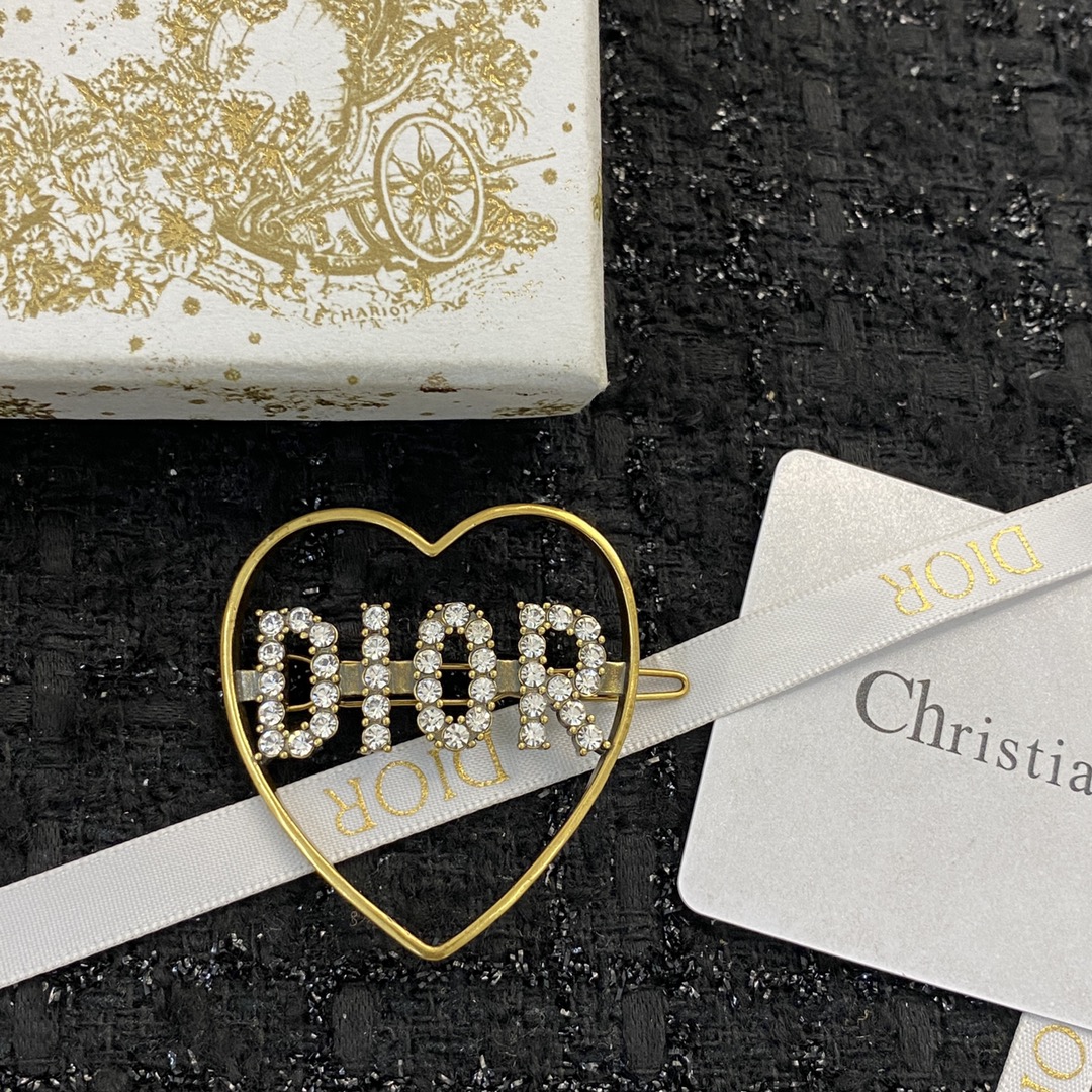 ❤️85包邮/原单代购级别
编码H1351  
🛍迪奥发夹热销款火爆上新❣
🛍同步专柜‼独家高端品质实拍图‼代购级别‼做工精致细腻👍重工版本😎超级仙女唯美的一款🧐做工超级细心无漏洞🤩媲美zp🌟买到就是赚到❤