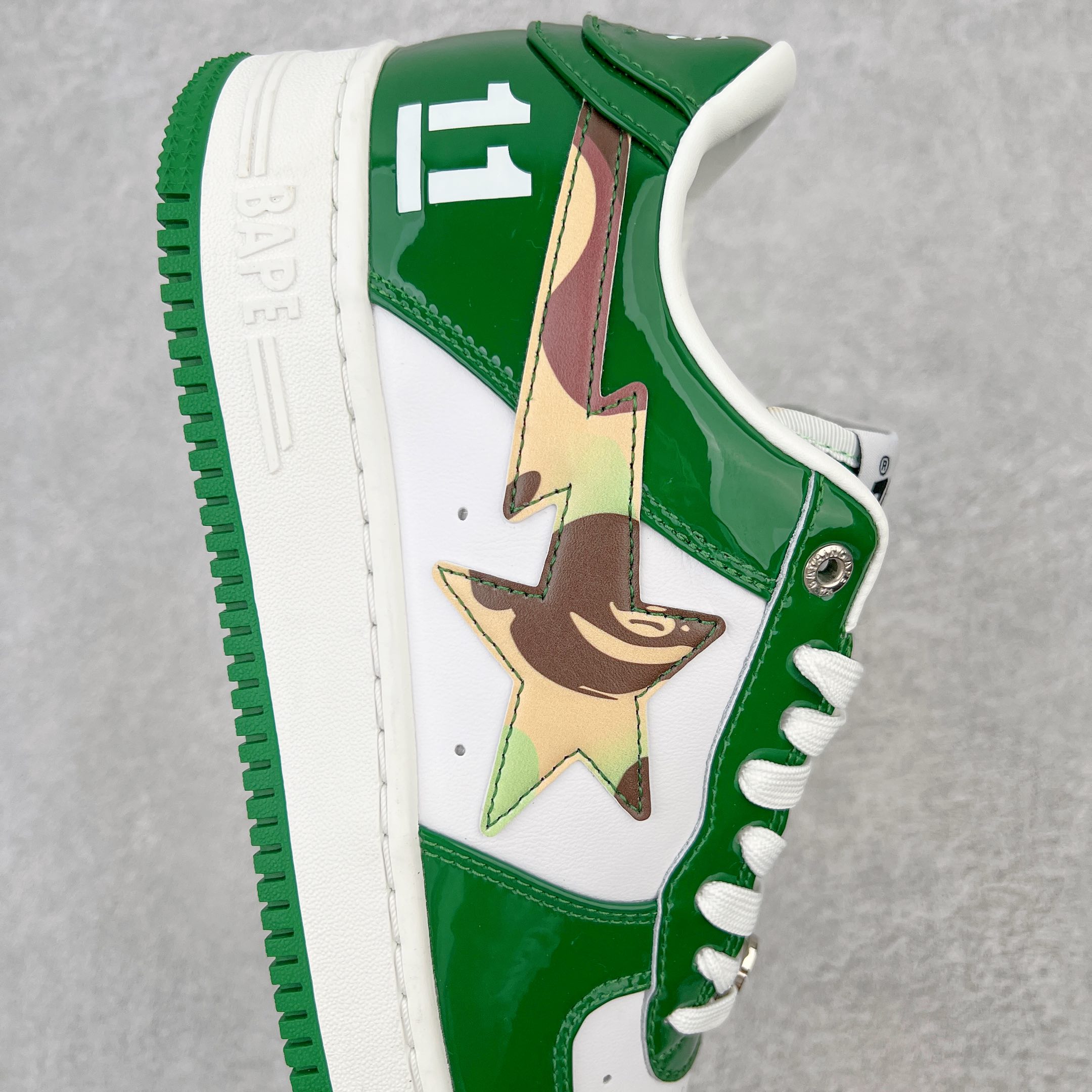 图片[6]-＃C版纯原 Bape Sta To Low 明星同款 猿人头经典漆皮低帮运动休闲板鞋 全套原纸板楦头开发 确保原汁原味 市场最完美低趴版型 一比一鞋头弧度高度鞋身弧度 外贸平台指定订单 匠心打造 开发时长超过半年 独家私模磨具冲刀加持 原厂特供皮料光泽色卡零偏差 内里均采用市场最好的超软原厂填充棉 原数据进口机台高频印压LOGO 最高QC检验标准 控制溢胶瑕疵 深浅定位均保持zp一致 中底嵌入Ortholite缓震材质 全套原包装 包含猿人logo 定制防尘袋 尺码：36 36.5 37 38 38.5 40 40.5 41 42 42.5 43 44 44.5 45 46-选品中心