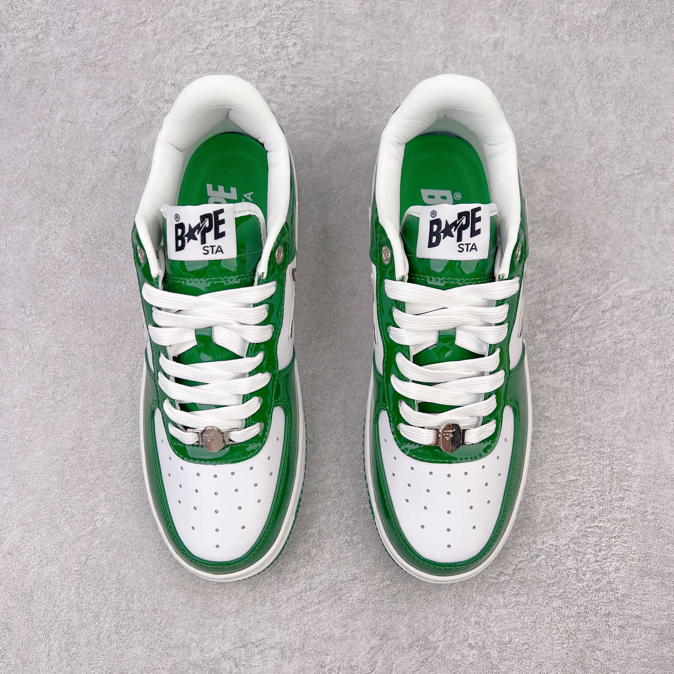 图片[2]-＃C版纯原 Bape Sta To Low 明星同款 猿人头经典漆皮低帮运动休闲板鞋 全套原纸板楦头开发 确保原汁原味 市场最完美低趴版型 一比一鞋头弧度高度鞋身弧度 外贸平台指定订单 匠心打造 开发时长超过半年 独家私模磨具冲刀加持 原厂特供皮料光泽色卡零偏差 内里均采用市场最好的超软原厂填充棉 原数据进口机台高频印压LOGO 最高QC检验标准 控制溢胶瑕疵 深浅定位均保持zp一致 中底嵌入Ortholite缓震材质 全套原包装 包含猿人logo 定制防尘袋 尺码：36 36.5 37 38 38.5 40 40.5 41 42 42.5 43 44 44.5 45 46-选品中心