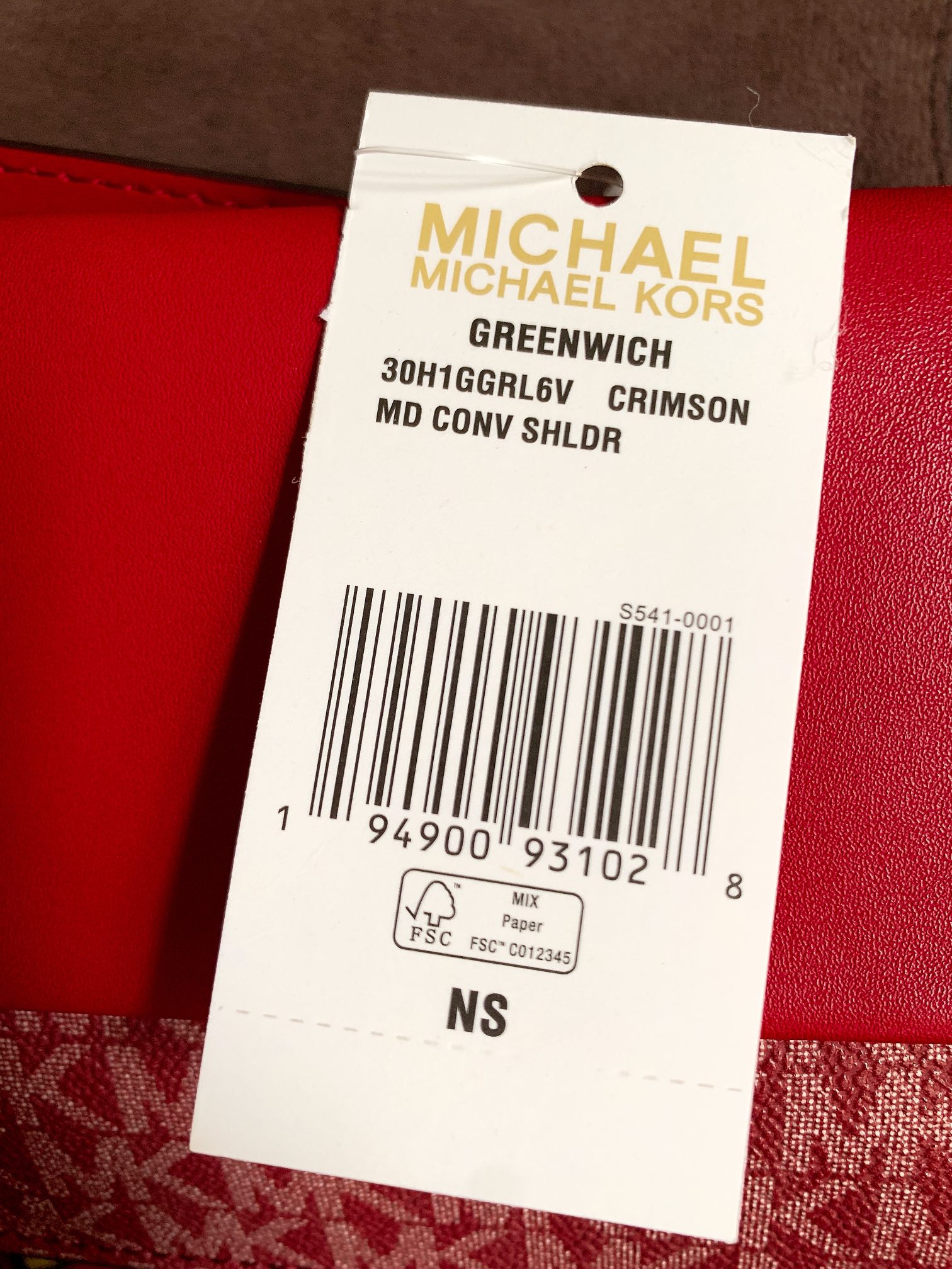 Michael Kors ～此款Greenwich 中号老花单肩包，包身采用品牌